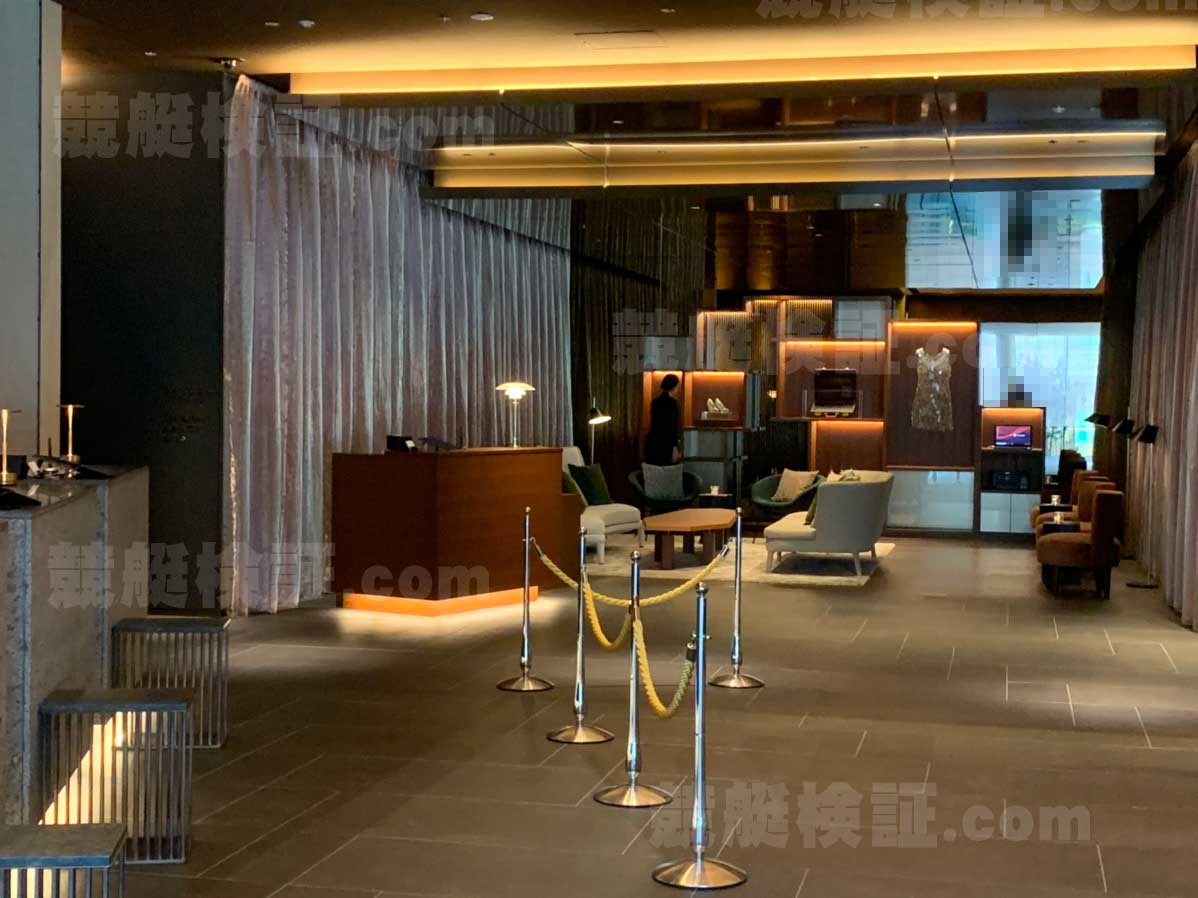 六本木の三井ガーデンホテル六本木プレミアのホテルフロント