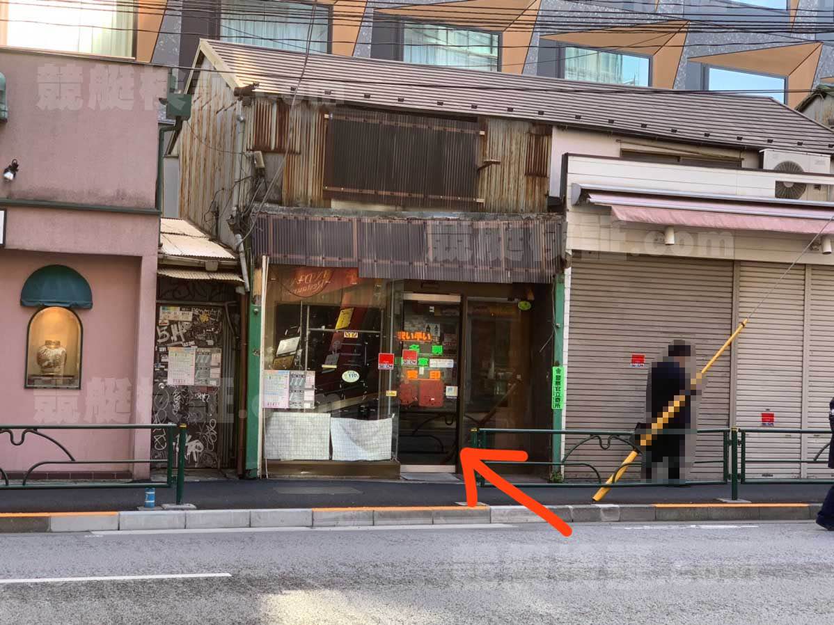 三井ガーデンホテル六本木プレミアの前に並んでいた個人商店が閉店してる