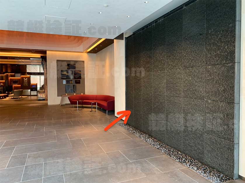 六本木の三井ガーデンホテル六本木プレミアのロビーの滝