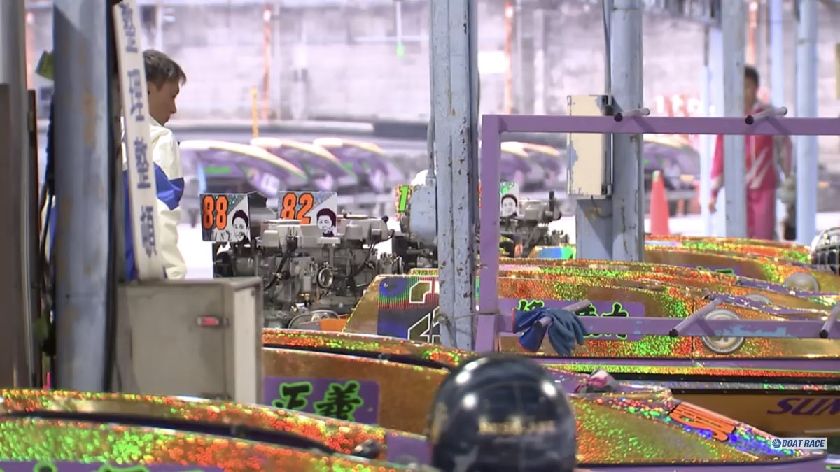 住之江ボートレースのボート側面の顔写真プリント